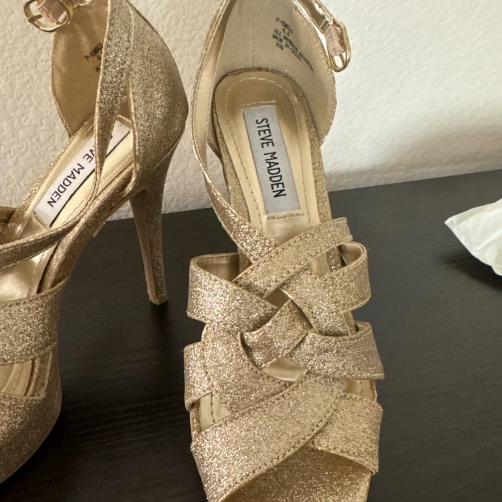 Steve Madden Gold heels size 6.5 - Picture 3 of 7